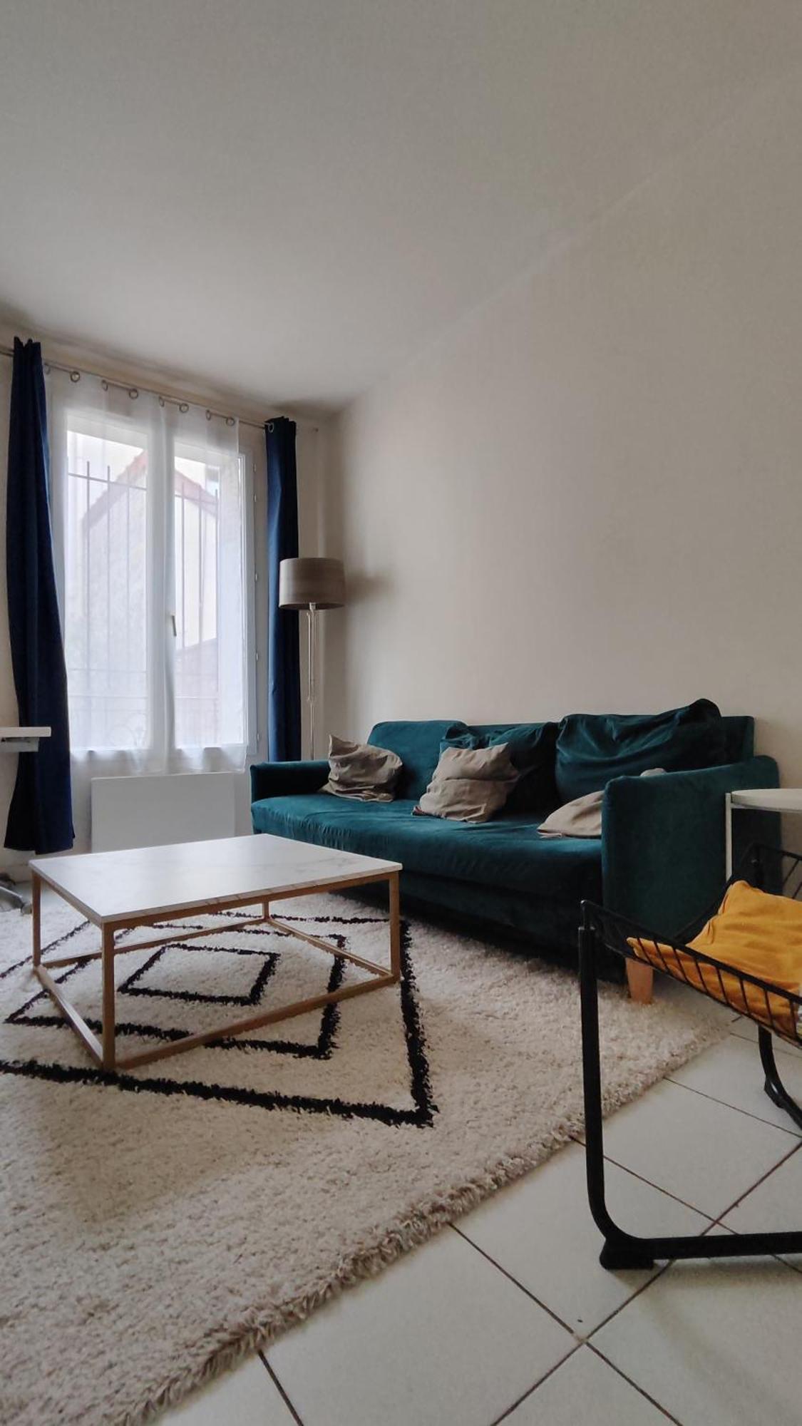 Modern 1 Bedroom Apartment Near The Metro. Іврі-сюр-Сен Екстер'єр фото