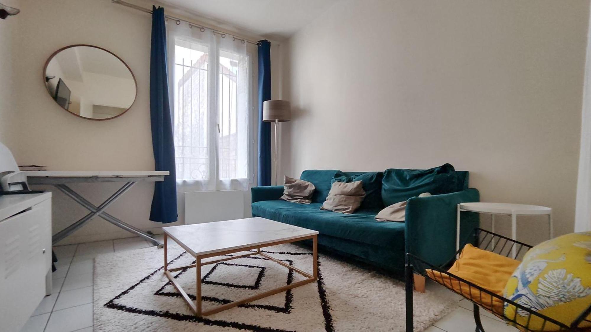 Modern 1 Bedroom Apartment Near The Metro. Іврі-сюр-Сен Екстер'єр фото