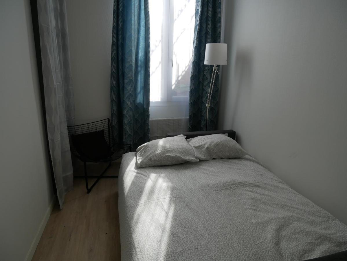 Modern 1 Bedroom Apartment Near The Metro. Іврі-сюр-Сен Екстер'єр фото