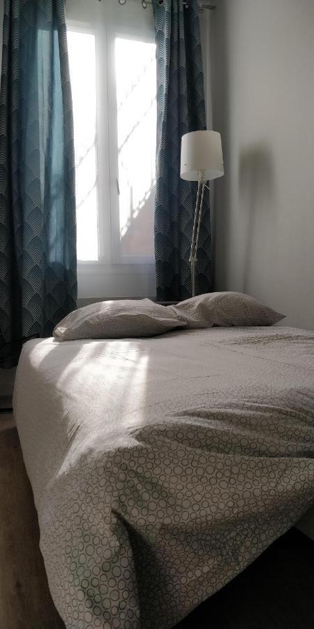 Modern 1 Bedroom Apartment Near The Metro. Іврі-сюр-Сен Екстер'єр фото