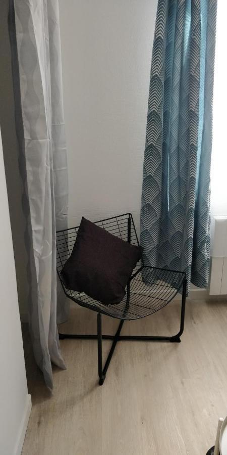 Modern 1 Bedroom Apartment Near The Metro. Іврі-сюр-Сен Екстер'єр фото