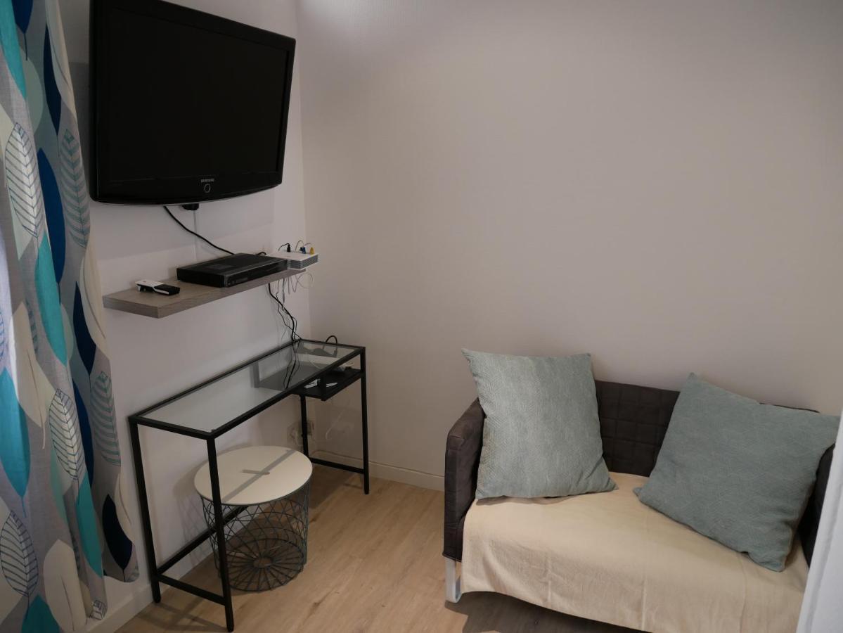 Modern 1 Bedroom Apartment Near The Metro. Іврі-сюр-Сен Екстер'єр фото