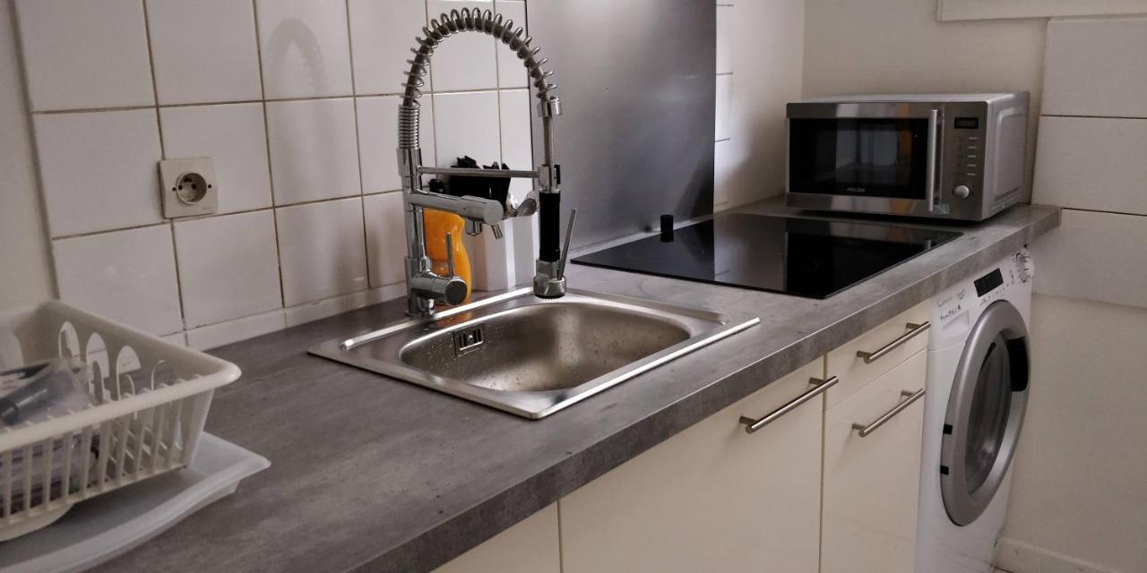 Modern 1 Bedroom Apartment Near The Metro. Іврі-сюр-Сен Екстер'єр фото